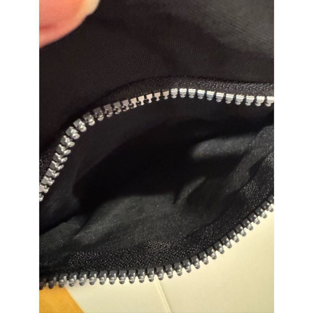 Great Northwest Nylon Travel Crossbody Bag - Picture 7 of 10